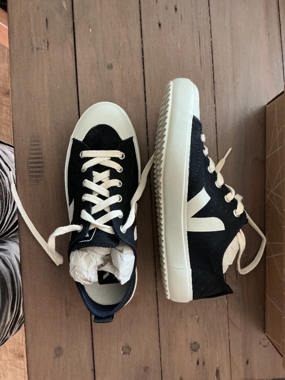 Veja Nova Canvas Sneakers